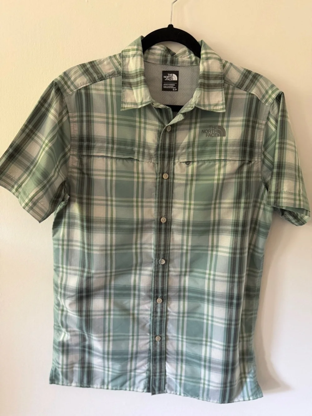 The North Face Vent Me Plaid Short Sleeve Shirt Men’s Small Green Hiking Fishing